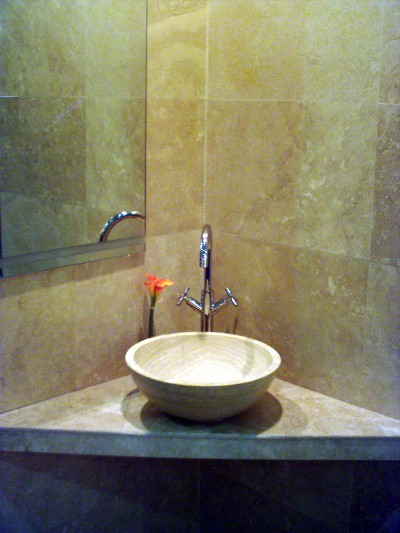 Marble Tile Bathroom on Up With The Latest Designer Trends Using Natural Stone In Tile Shower